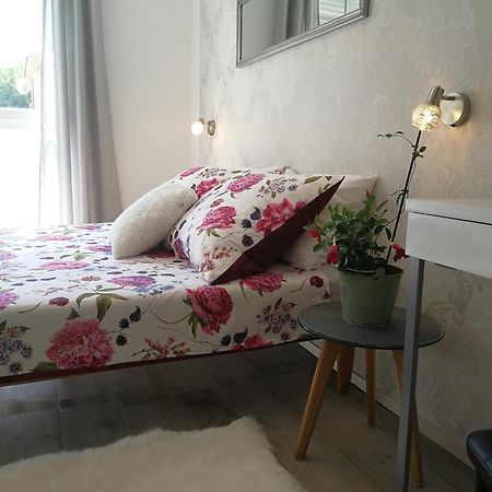 Apartman Ester พูลา ภายนอก รูปภาพ