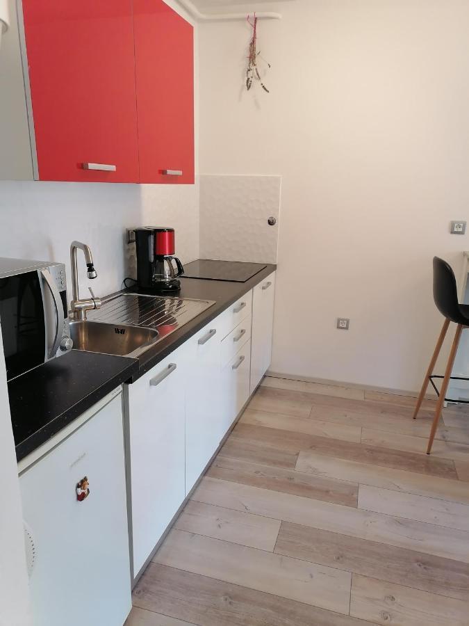 Apartman Ester พูลา ภายนอก รูปภาพ