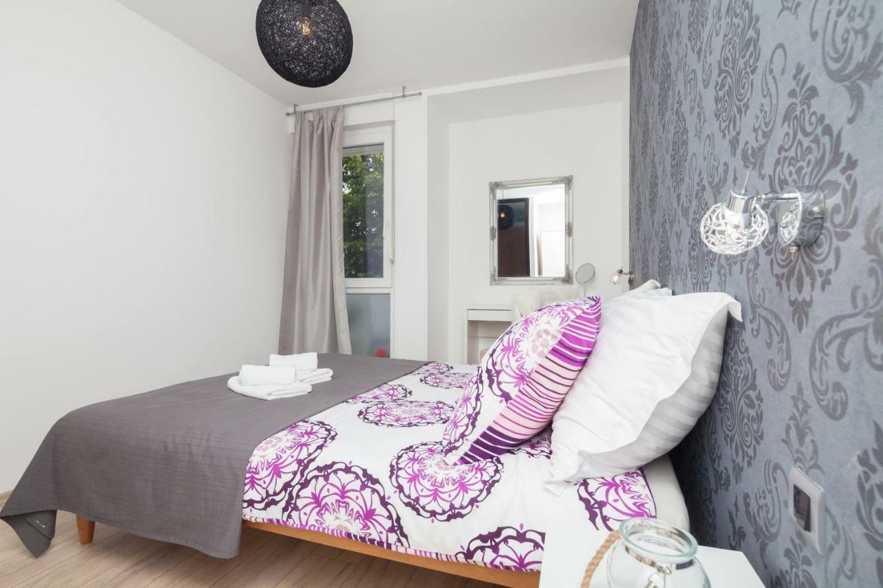Apartman Ester พูลา ภายนอก รูปภาพ