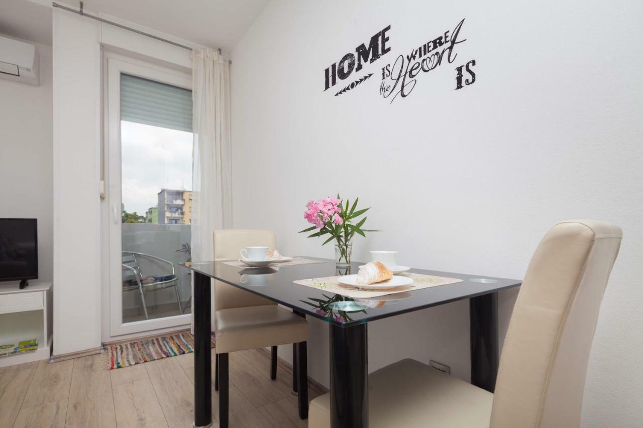 Apartman Ester พูลา ภายนอก รูปภาพ