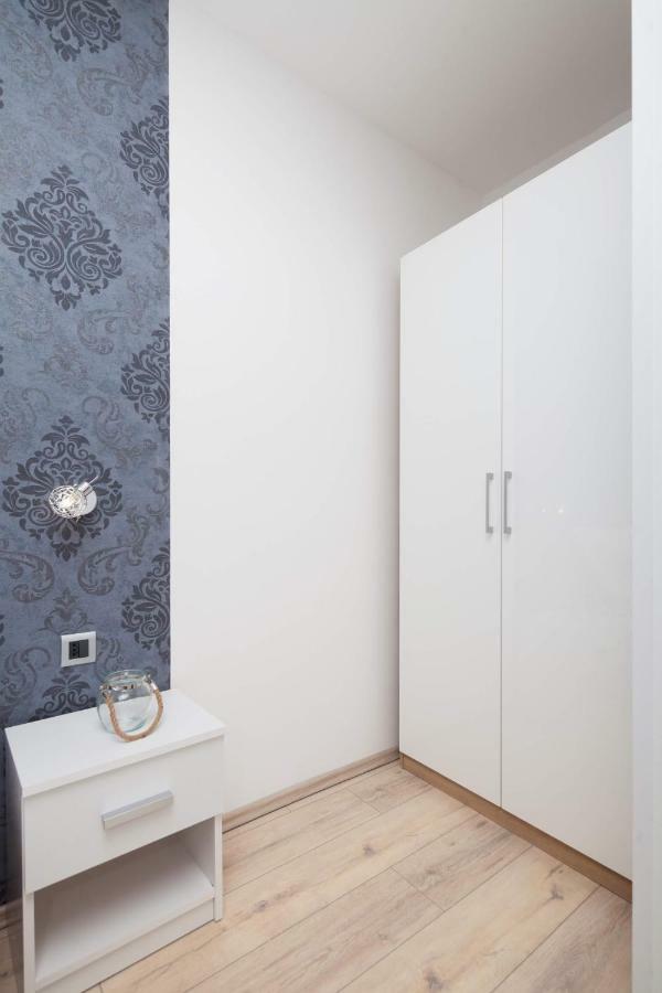 Apartman Ester พูลา ภายนอก รูปภาพ
