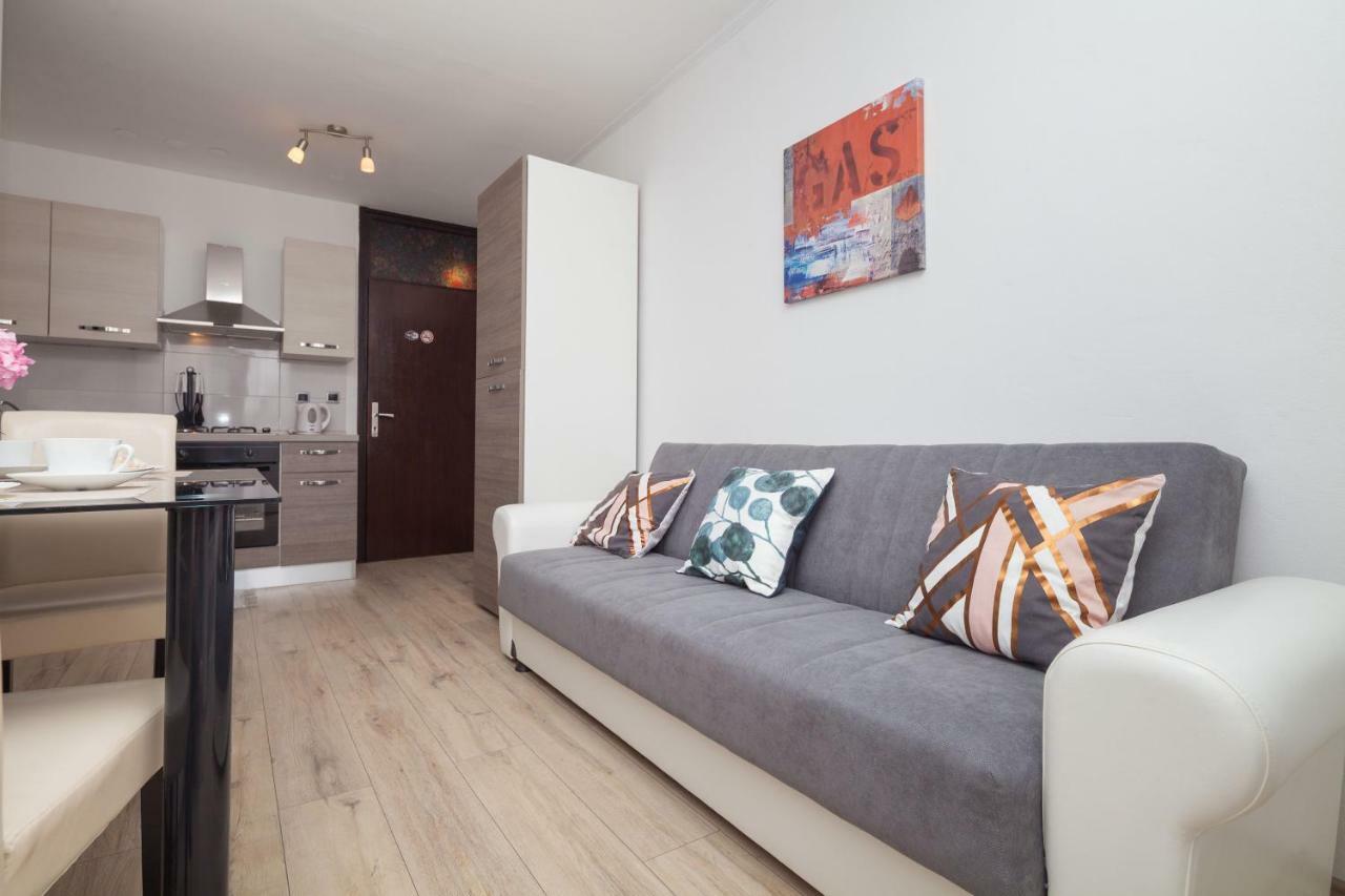 Apartman Ester พูลา ภายนอก รูปภาพ