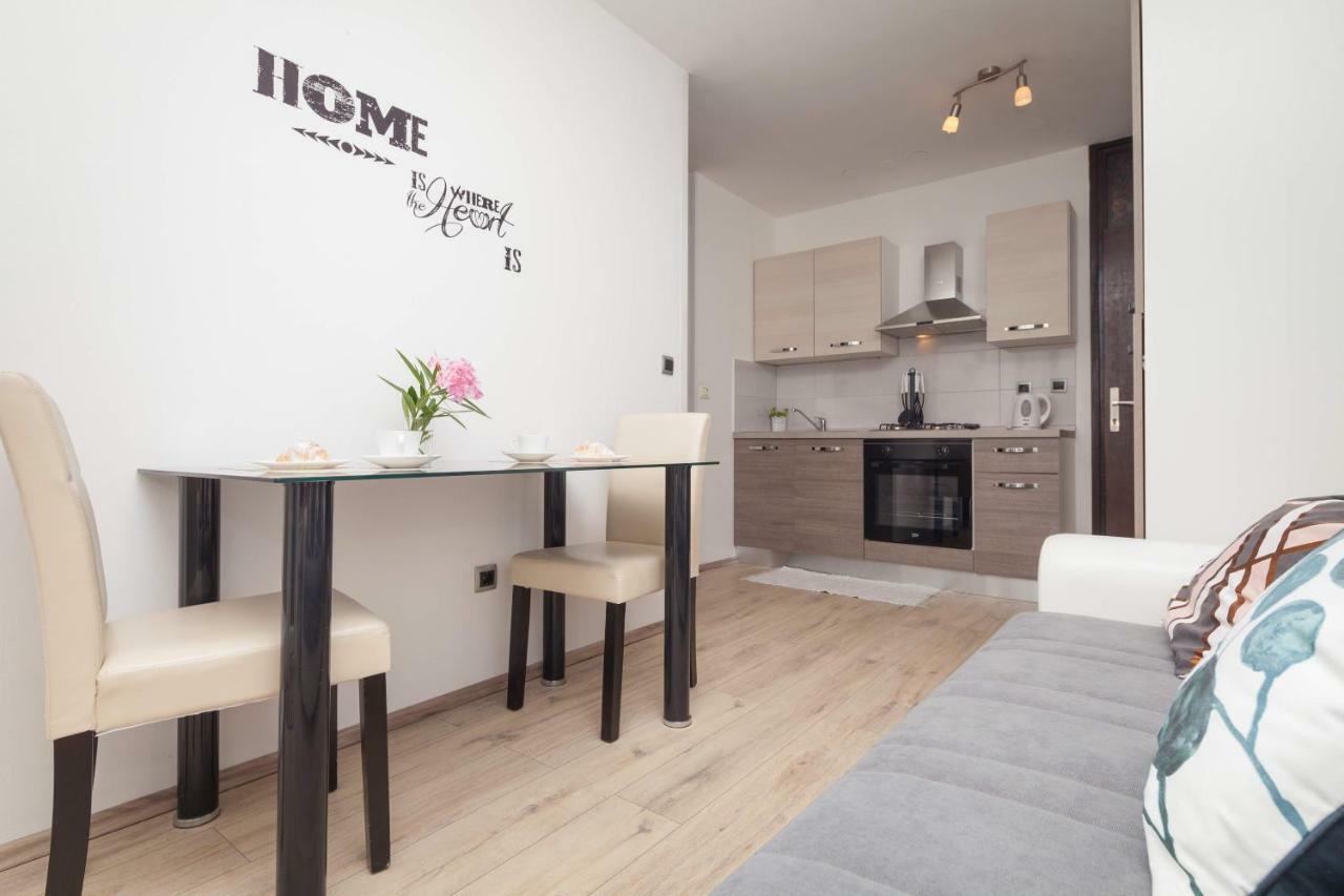 Apartman Ester พูลา ภายนอก รูปภาพ