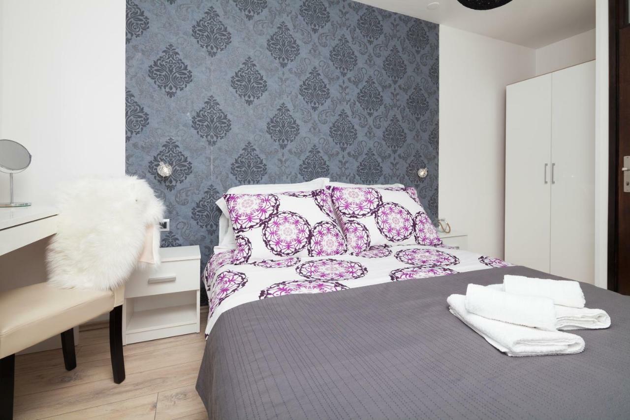 Apartman Ester พูลา ภายนอก รูปภาพ