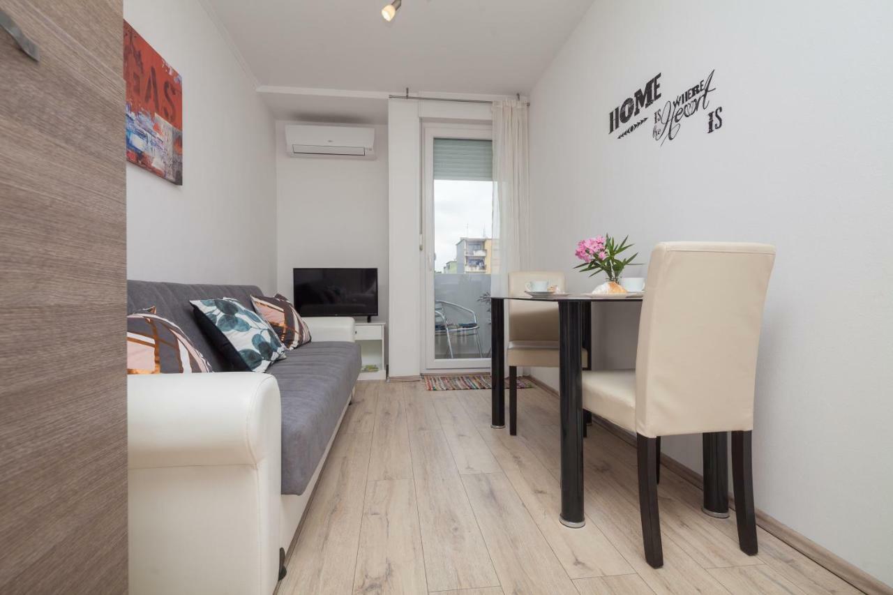 Apartman Ester พูลา ภายนอก รูปภาพ