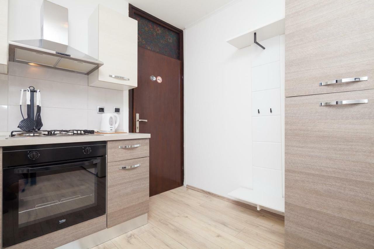 Apartman Ester พูลา ภายนอก รูปภาพ