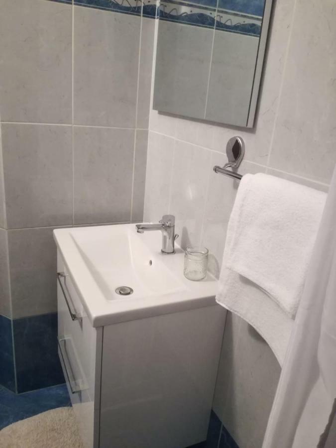 Apartman Ester พูลา ภายนอก รูปภาพ