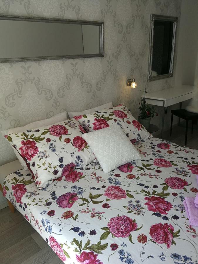 Apartman Ester พูลา ภายนอก รูปภาพ